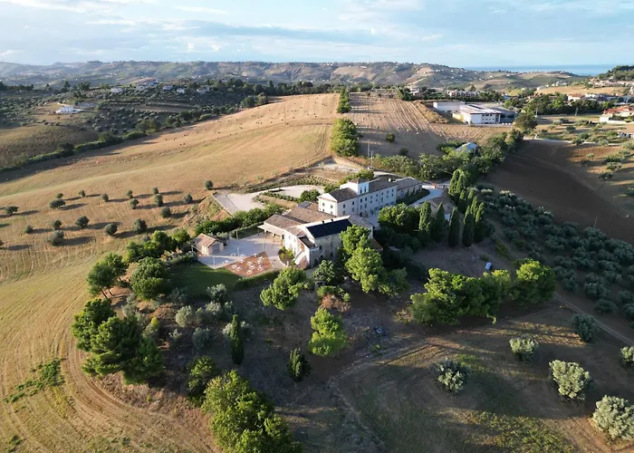 לינה וארוחת בוקר Tenuta Coppa Zuccari 4*